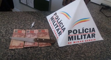 Lagoa Formosa - Mulher de 41 anos é presa pela Polícia Militar suspeita de tráfico de drogas Lagoa Formosa - Mulher de 41 anos é presa pela Polícia Militar suspeita de tráfico de drogas