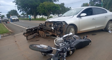 Motociclista é arremessado a 10 metros e fica ferido após colidir contra carro na avenida JK, em Patos de Minas Motociclista é arremessado a 10 metros e fica ferido após colidir contra carro na avenida JK, em Patos de Minas