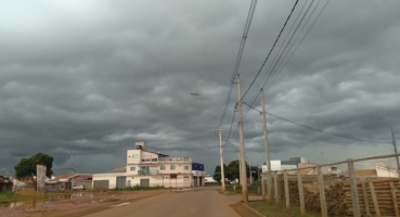 Meteorologista afirma que previsão do tempo aponta permanência de chuvas durante mês de fevereiro Meteorologista afirma que previsão do tempo aponta permanência de chuvas durante mês de fevereiro