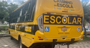 Prefeitura de Lagoa Formosa investe na educação e adquire dois ônibus para transporte escolar Prefeitura de Lagoa Formosa investe na educação e adquire dois ônibus para transporte escolar