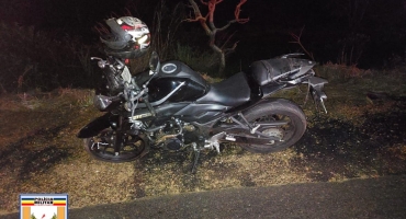 Motociclista bate na traseira de carreta na MG-190 e morre; motorista seguiu viagem sem prestar socorro à vitima Motociclista bate na traseira de carreta na MG-190 e morre; motorista seguiu viagem sem prestar socorro à vitima