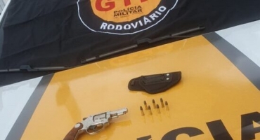 Lagoa Formosa - Polícia Militar Rodoviária encontra revólver dentro de caminhonete durante abordagem na BR-354 Lagoa Formosa - Polícia Militar Rodoviária encontra revólver dentro de caminhonete durante abordagem na BR-354