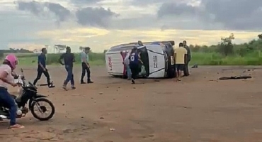 Policiais ficam feridos em acidente durante tentativa de abordagem a veículo em Varjão de Minas Policiais ficam feridos em acidente durante tentativa de abordagem a veículo em Varjão de Minas