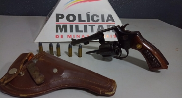 Lagoa Formosa - Polícia Militar prende suspeito de violência doméstica e faz apreensão de arma de fogo Lagoa Formosa - Polícia Militar prende suspeito de violência doméstica e faz apreensão de arma de fogo