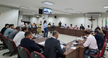 Patos de Minas: reajuste salarial de servidores públicos é aprovado e votação da revisão do subsídio dos vereadores é adiada Patos de Minas: reajuste salarial de servidores públicos é aprovado e votação da revisão do subsídio dos vereadores é adiada
