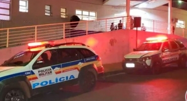 Garota diz que foi obrigada a engolir comprimido a força em festa particular na cidade de Patos de Minas e é encontrada vagando após pedir socorro Garota diz que foi obrigada a engolir comprimido a força em festa particular na cidade de Patos de Minas e é encontrada vagando após pedir socorro