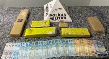 Casal é preso transportando grande quantidade de crack e maconha na cidade de São Gotardo Casal é preso transportando grande quantidade de crack e maconha na cidade de São Gotardo