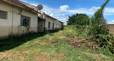 Prefeitura de Lagoa Formosa realiza limpeza em escola desativada no Distrito de Limeira Prefeitura de Lagoa Formosa realiza limpeza em escola desativada no Distrito de Limeira