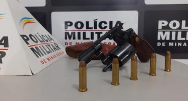 Polícia Militar de Lagoa Formosa apreende arma de fogo e encaminha suspeito de violência doméstica para a delegacia Polícia Militar de Lagoa Formosa apreende arma de fogo e encaminha suspeito de violência doméstica para a delegacia