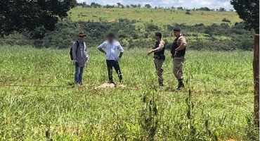 Patos de Minas - Corpo de jovem morto a tiros é localizado na zona rural do município Patos de Minas - Corpo de jovem morto a tiros é localizado na zona rural do município