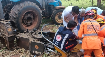 Presidente Olegário - Trabalhador rural fica gravemente ferido em acidente com máquina de fazer silagem Presidente Olegário - Trabalhador rural fica gravemente ferido em acidente com máquina de fazer silagem