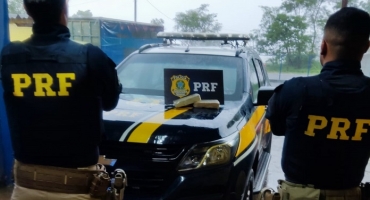 PRF de Patos de Minas apreende 2 quilos de pasta base de cocaína com passageira de ônibus na BR-365 PRF de Patos de Minas apreende 2 quilos de pasta base de cocaína com passageira de ônibus na BR-365