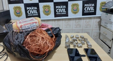 Polícia Civil de Patos de Minas cumpre mandado de busca e apreensão e prende homem por tráfico de drogas e receptação Polícia Civil de Patos de Minas cumpre mandado de busca e apreensão e prende homem por tráfico de drogas e receptação
