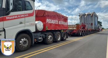 Carmo do Paranaíba: carreta que transportava transformador de energia é flagrada transitando em situação irregular na BR-352 Carmo do Paranaíba: carreta que transportava transformador de energia é flagrada transitando em situação irregular na BR-352
