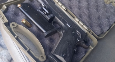 Patos de Minas - Condutor de automóvel é detido por porte ilegal de arma de fogo Patos de Minas - Condutor de automóvel é detido por porte ilegal de arma de fogo