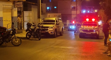 Carmo do Paranaíba – Homem de 32 anos sai de casa, entra em açougue, e mata idoso de 68 anos a facadas Carmo do Paranaíba – Homem de 32 anos sai de casa, entra em açougue, e mata idoso de 68 anos a facadas