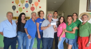 Rotary Club de Lagoa Formosa entrega a APAE e Casa da Amizade cheques no valor de aproximadamente 40 mil reais 