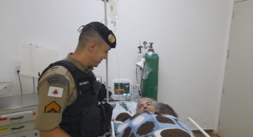 Militares de Varjão de Minas salvam mulher que estava boiando em represa Militares de Varjão de Minas salvam mulher que estava boiando em represa