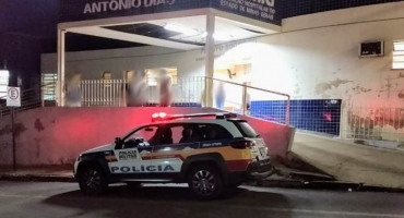 Mulher é esfaqueada após tentar evitar briga em casa noturna em Patos de Minas Mulher é esfaqueada após tentar evitar briga em casa noturna em Patos de Minas