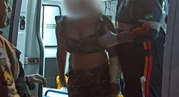 Desentendimento durante confraternização em Patos de Minas termina com casal esfaqueado Desentendimento durante confraternização em Patos de Minas termina com casal esfaqueado