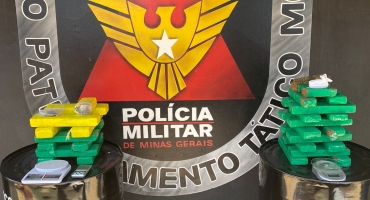 PM de Patos de Minas apreende aproximadamente 30 quilos de maconha após denúncia de odor da erva PM de Patos de Minas apreende aproximadamente 30 quilos de maconha após denúncia de odor da erva