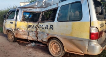 Acidente deixa oito pessoas feridas na BR-262 em Ibiá/MG Acidente deixa oito pessoas feridas na BR-262 em Ibiá/MG