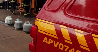 Corpo de Bombeiros é chamado para controlar incêndio em botijão de gás em restaurante de Patos de Minas Corpo de Bombeiros é chamado para controlar incêndio em botijão de gás em restaurante de Patos de Minas