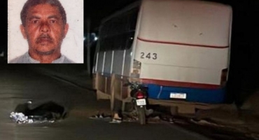 Motoqueiro de 51 anos morre após colidir contra ônibus estacionado em estrada vicinal Motoqueiro de 51 anos morre após colidir contra ônibus estacionado em estrada vicinal