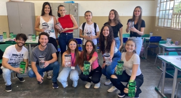 Alunos de Medicina desenvolvem mosquiteiras com os estudantes da Escola Estadual Padre Almir Alunos de Medicina desenvolvem mosquiteiras com os estudantes da Escola Estadual Padre Almir