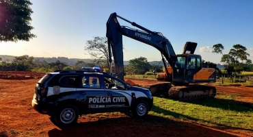 Polícia Civil recupera em Santana de Patos máquina furtada no estado do Espírito Santo Polícia Civil recupera em Santana de Patos máquina furtada no estado do Espírito Santo