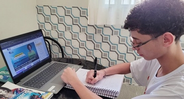 Jovens que completaram 15 anos já podem tirar o título de eleitor Jovens que completaram 15 anos já podem tirar o título de eleitor