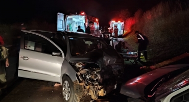 Lagoa Formosa – Grave acidente na BR-354 deixa quatro pessoas feridas Lagoa Formosa – Grave acidente na BR-354 deixa quatro pessoas feridas