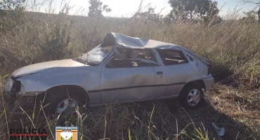 Condutor morre após perder controle de carro “por razões desconhecidas” e capotar veículo, em Patrocínio Condutor morre após perder controle de carro “por razões desconhecidas” e capotar veículo, em Patrocínio