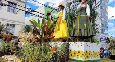 Tradicional Desfile marca o 131º aniversário de Patos de Minas