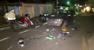 Patos de Minas - Motociclista morre ao bater em carro que trafegava na contramão Patos de Minas - Motociclista morre ao bater em carro que trafegava na contramão