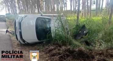 Carmo do Paranaíba – Acidente entre dois veículos na AMG-1410 deixa 2 pessoas feridas; veja vídeo Carmo do Paranaíba – Acidente entre dois veículos na AMG-1410 deixa 2 pessoas feridas; veja vídeo
