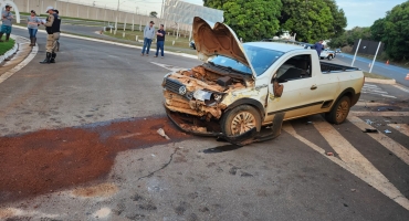 Lagoa Formosa - Motorista fica ferido em acidente envolvendo ônibus e automóvel na BR-354 Lagoa Formosa - Motorista fica ferido em acidente envolvendo ônibus e automóvel na BR-354