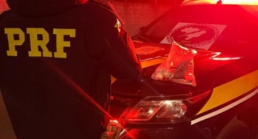 Patos de Minas - Motociclista inabilitado é preso com drogas após tentar fugir de abordagem da PRF Patos de Minas - Motociclista inabilitado é preso com drogas após tentar fugir de abordagem da PRF