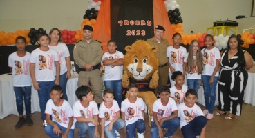  Com a presença de familiares dos alunos Polícia Militar de Lagoa Formosa realiza formatura do PROERD