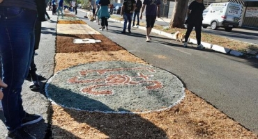 Fiéis católicos celebram feriado de Corpus Christi em Patos de Minas