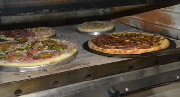 Pizzaria Dias deseja a todos os casais de Lagoa Formosa Feliz Dia dos Namorados Pizzaria Dias deseja a todos os casais de Lagoa Formosa Feliz Dia dos Namorados