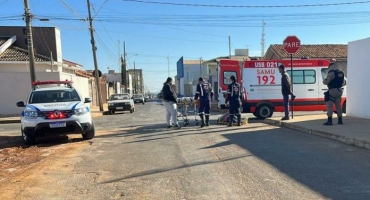 Carmo do Paranaíba – Acidente de trânsito envolvendo motocicleta deixa vítima ferida com suspeita de fratura no tornozelo Carmo do Paranaíba – Acidente de trânsito envolvendo motocicleta deixa vítima ferida com suspeita de fratura no tornozelo
