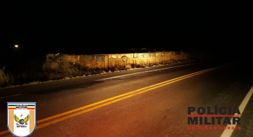 Serra do Salitre – Acidente na MG 187 deixa motorista ferido Serra do Salitre – Acidente na MG 187 deixa motorista ferido