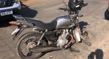 Patos de Minas - Colisão na avenida Brasil deixa motociclista gravemente ferida Patos de Minas - Colisão na avenida Brasil deixa motociclista gravemente ferida