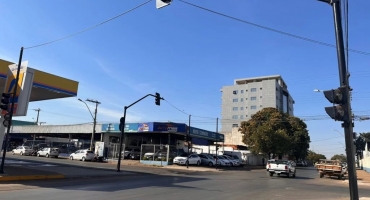 Semáforos e botoeiras na esquina das ruas Dr. Marcolino e Ceará começam a funcionar nesta quarta (12) Semáforos e botoeiras na esquina das ruas Dr. Marcolino e Ceará começam a funcionar nesta quarta (12)
