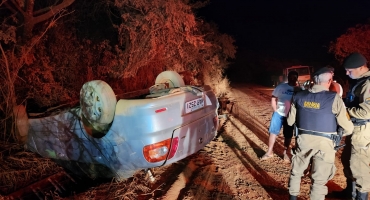 Capotamento de veículo na zona rural de Patos de Minas deixa condutor ferido Capotamento de veículo na zona rural de Patos de Minas deixa condutor ferido