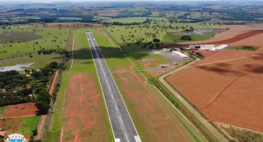 Prefeito de Patos de Minas discute em Brasília ampliação do aeroporto e possível concessão