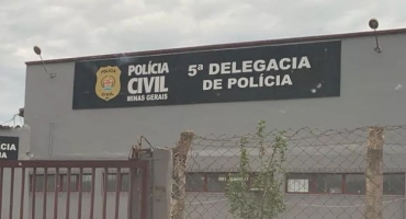 Suspeito de matar homem de 27 anos em Carmo do Paranaíba se apresenta à Polícia Civil Suspeito de matar homem de 27 anos em Carmo do Paranaíba se apresenta à Polícia Civil