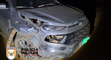 Colisão deixa veículos danificados na MGC-354; em Patos de Minas Colisão deixa veículos danificados na MGC-354; em Patos de Minas