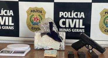 Patos de Minas - Cinco pessoas são presas no bairro Jardim Recanto por tráfico de drogas Patos de Minas - Cinco pessoas são presas no bairro Jardim Recanto por tráfico de drogas